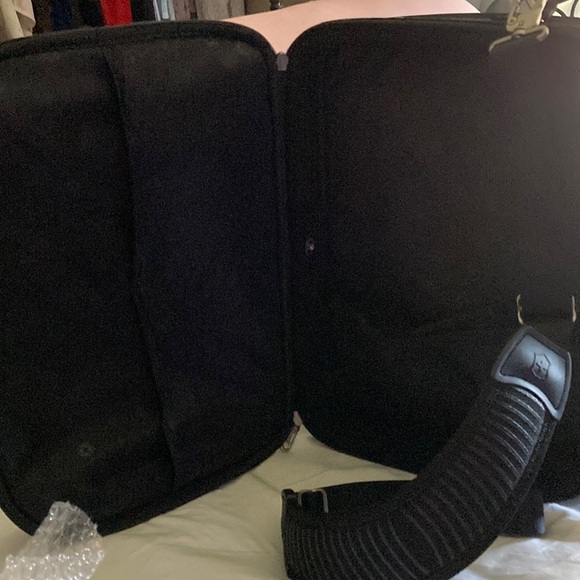 SwissGear Unisex Messenger travel Computer bag - Picture 5 of 6